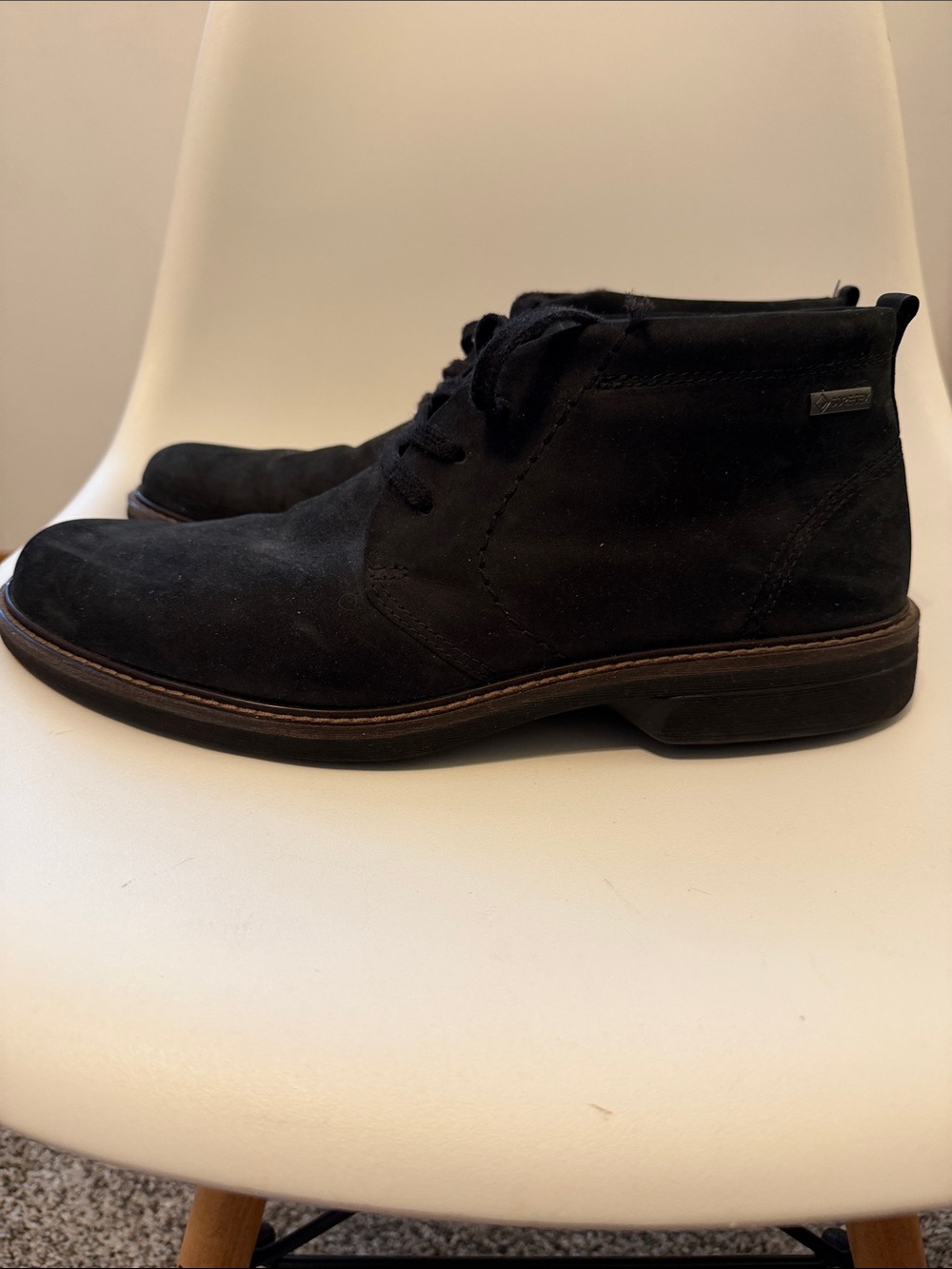 Men's Black ECCO Suede Chukka Boots
